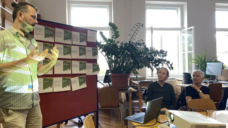 David Steinwender und Zuhörer_innen